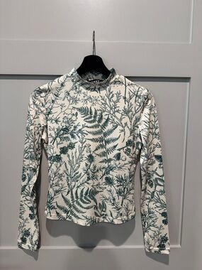 Cider White Top with Green Botanical Motif
